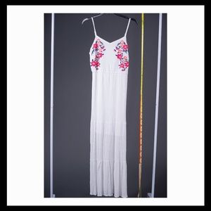 BLOW OUT Crisp White Maxi Dress LN